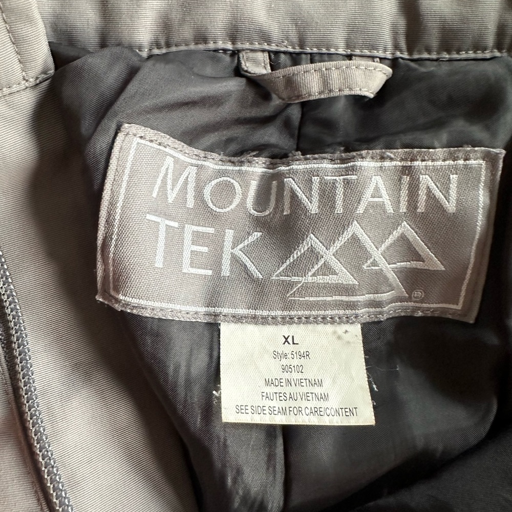 MOUNTAIN TEK boys size XL insulated ski pants